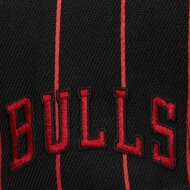 Mitchell &amp; Ness Snapback NBA Team Pin Chicago Bulls black